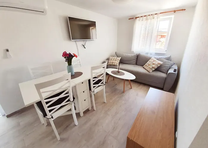 アパート Domitrovic ピロヴァッツ