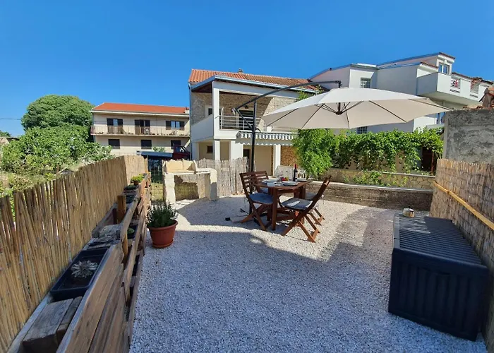 アパート Domitrovic ピロヴァッツ