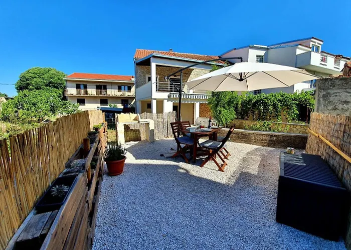 Domitrovic アパート *