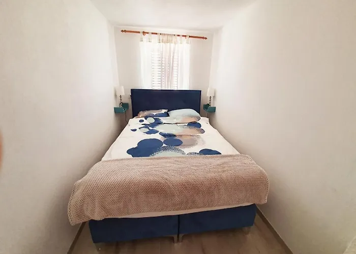 アパート Domitrovic ピロヴァッツ