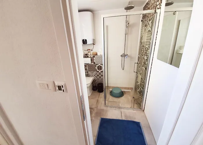 Domitrovic アパート *