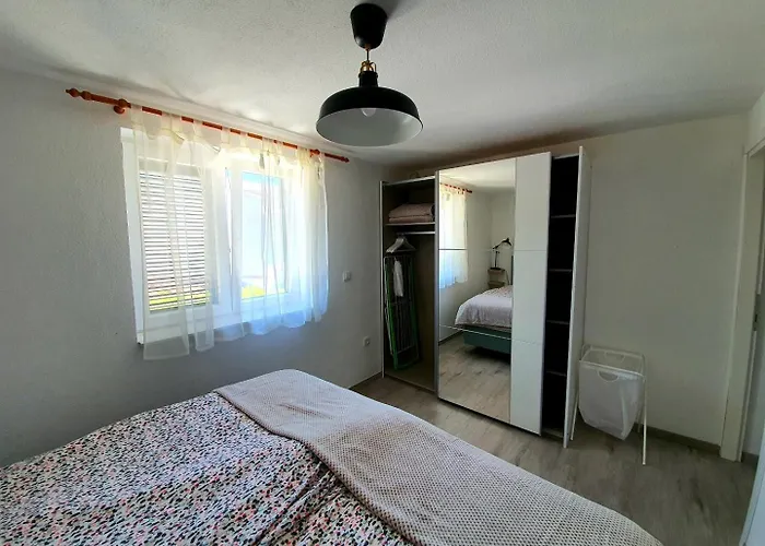 Domitrovic アパート *